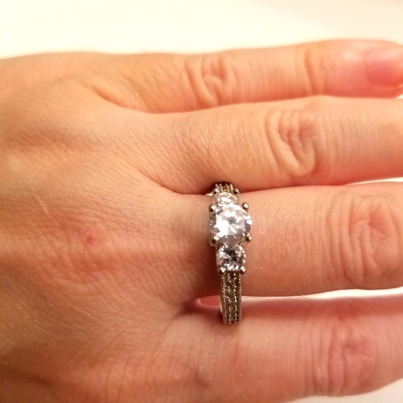 Vintage 3 stones Cubic Zirconia and 925 silver Nevada Silver Mine wedding  ring - Picture 1 of 11